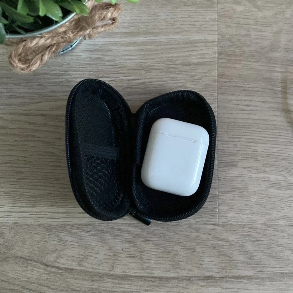 Earbud Case - Picture 4 of 4